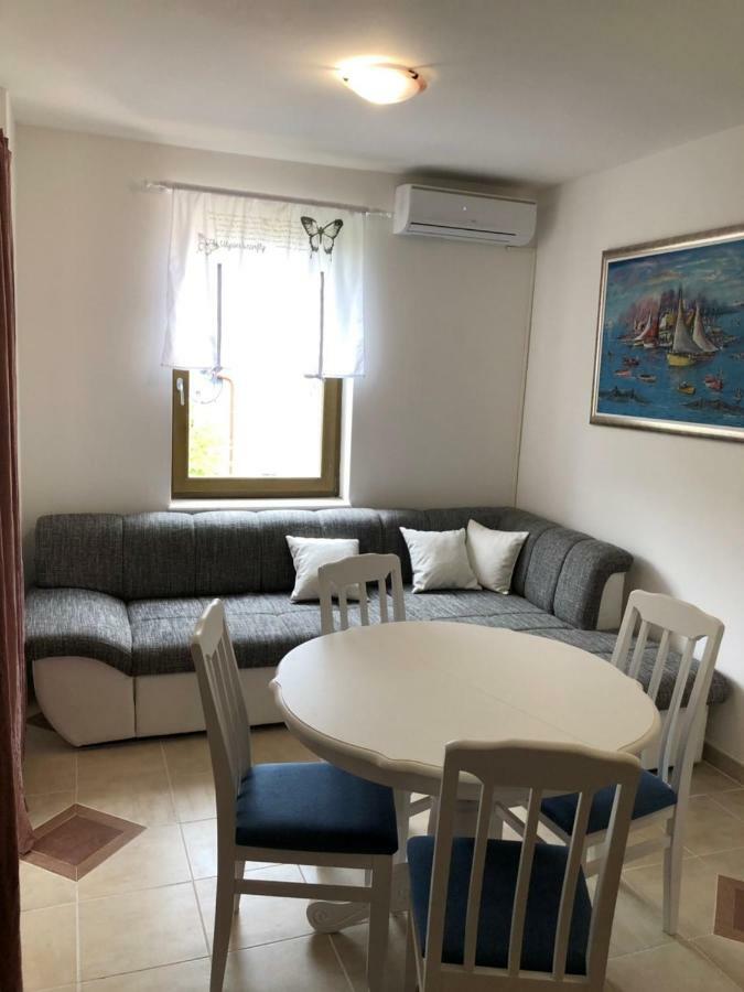 Prčanj Apartmani Petrija מראה חיצוני תמונה