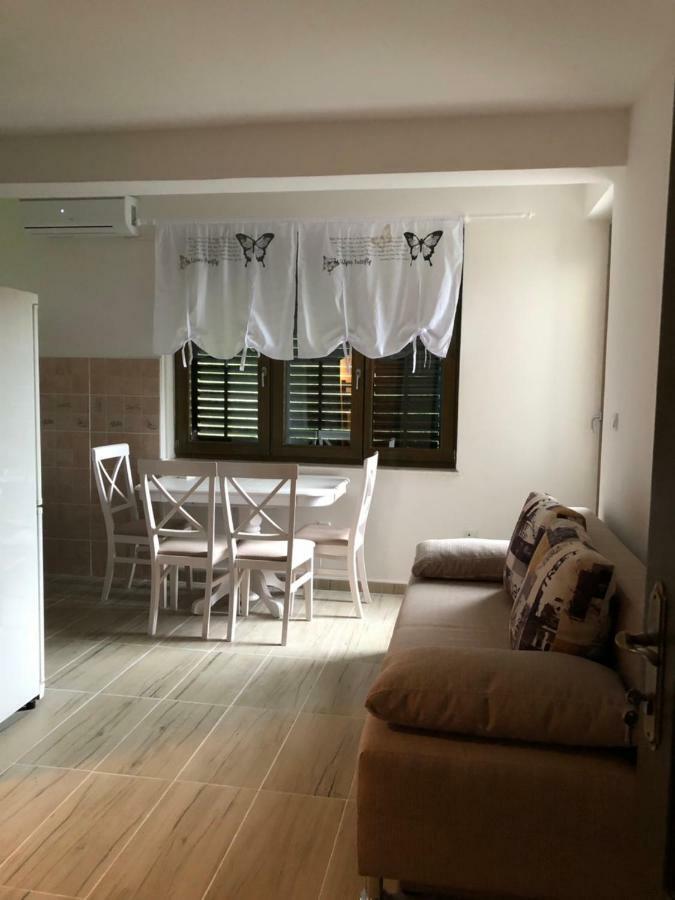 Prčanj Apartmani Petrija מראה חיצוני תמונה