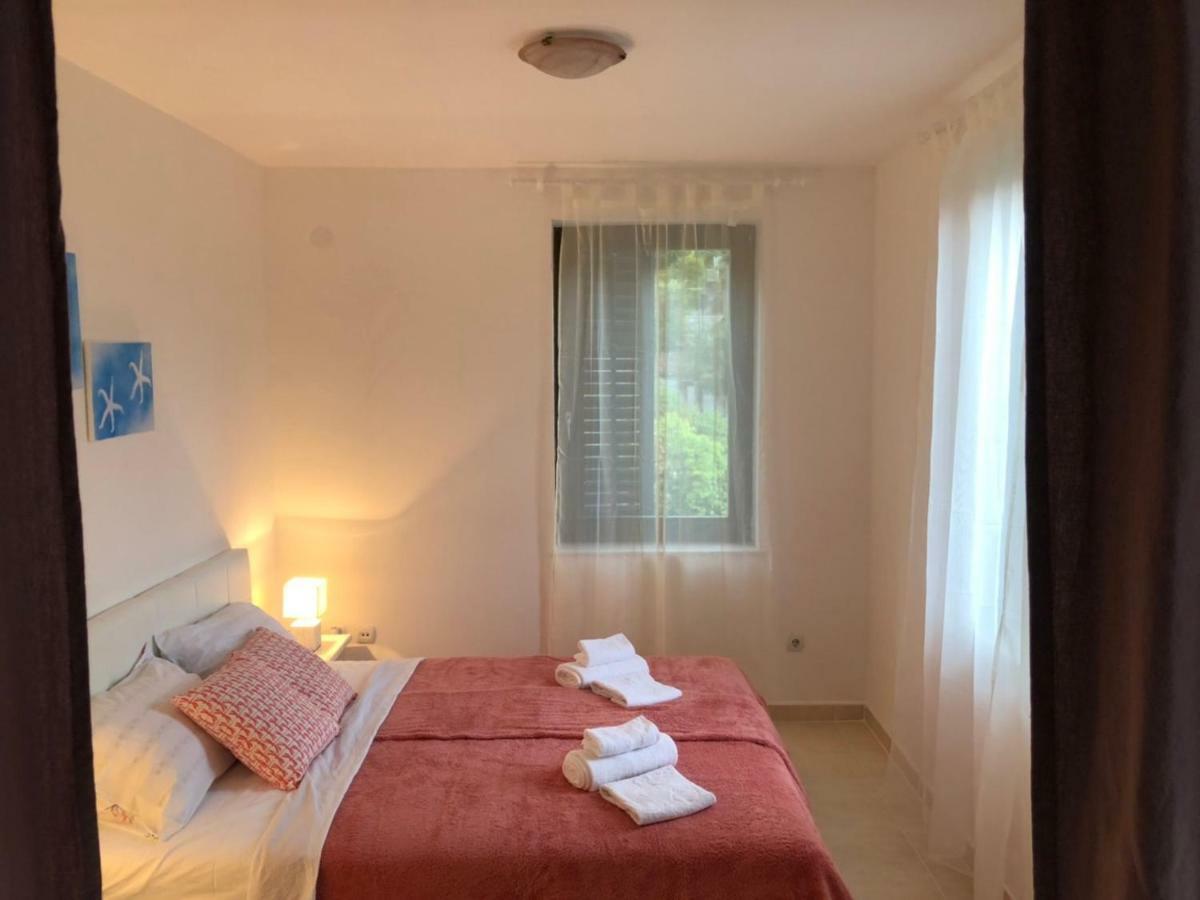Prčanj Apartmani Petrija מראה חיצוני תמונה
