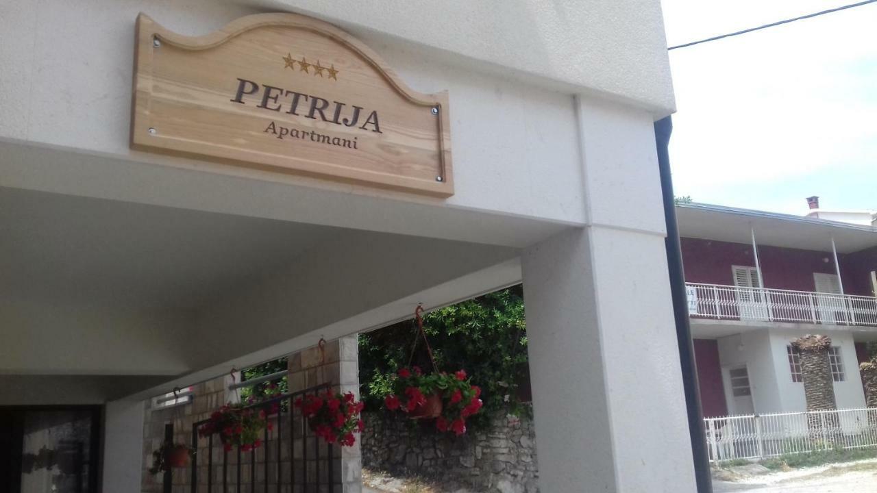 Prčanj Apartmani Petrija מראה חיצוני תמונה