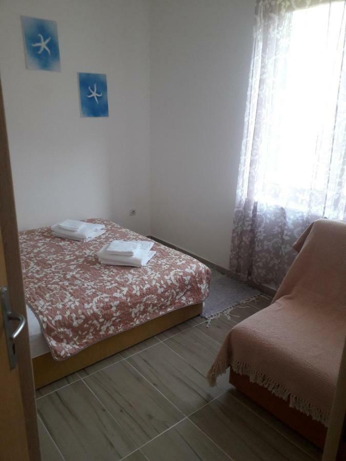 Prčanj Apartmani Petrija מראה חיצוני תמונה