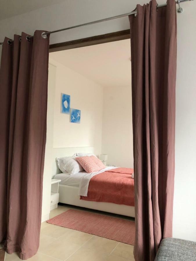 Prčanj Apartmani Petrija מראה חיצוני תמונה